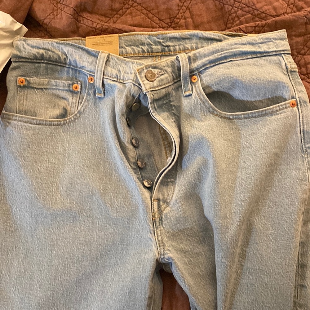 501 original cropped high rise. Straight leg. 32x26 NWT only worn once.